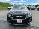 Used 2022 Chrysler Pacifica Touring-L image 3