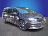 Used 2021 Chrysler Pacifica Touring-L w/ Premium & Safety Sphere Group image 3