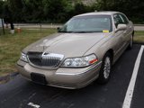 Used 2004 Lincoln Town Car Signature image 3