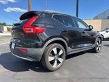 Used 2019 Volvo XC40 T5 Momentum image 3