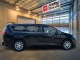 Used 2023 Chrysler Pacifica Touring-L image 4