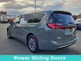 Used 2022 Chrysler Pacifica Touring-L image 2