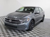 Used 2023 Volkswagen Jetta SE image 2