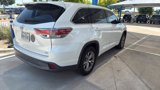 Used 2015 Toyota Highlander LE image 2