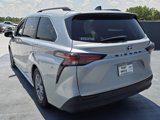 Used 2021 Toyota Sienna XLE image 3