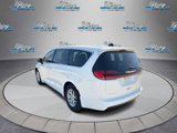 Used 2023 Chrysler Pacifica Touring-L image 5