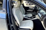 Used 2022 Volvo XC40 T4 Momentum w/ Premium Package image 6