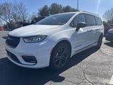 Certified 2023 Chrysler Pacifica Touring-L w/ Uconnect Theater Family Group image 3
