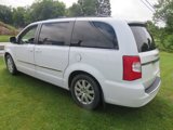 Used 2014 Chrysler Town & Country Touring image 5