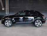 Certified 2022 Porsche Macan image 2