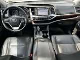 Used 2014 Toyota Highlander Limited Platinum image 2