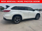 Used 2018 Toyota Highlander LE image 3
