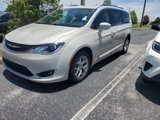 Used 2017 Chrysler Pacifica Touring-L w/ Tire & Wheel Group image 3