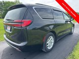 Used 2022 Chrysler Pacifica Touring-L image 6