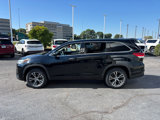 Used 2017 Toyota Highlander LE image 4