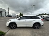 Used 2017 Toyota Highlander LE image 4
