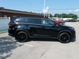 Used 2019 Toyota Highlander SE image 2