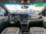 Used 2017 Toyota Sienna XLE Premium image 2