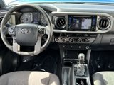 Used 2016 Toyota Tacoma 4x4 Double Cab image 2