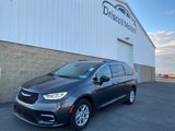 Used 2022 Chrysler Pacifica Touring-L image 2