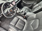 Certified 2024 Porsche Macan image 4