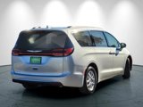 Certified 2022 Chrysler Pacifica Touring-L image 5