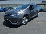 Used 2017 Chrysler Pacifica Touring-L image 2