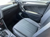 Used 2022 Volkswagen Tiguan SE R-Line image 6