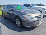 Used 2016 Toyota Camry LE image 2