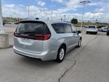 Used 2023 Chrysler Pacifica Touring-L image 5