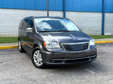Used 2016 Chrysler Town & Country Limited Platinum image 3