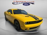 Used 2017 Dodge Challenger SXT image 2