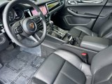 Certified 2025 Porsche Macan image 4