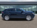Used 2022 Volkswagen Atlas Cross Sport SE image 2