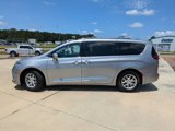 Used 2020 Chrysler Pacifica Touring-L image 5