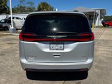 Used 2022 Chrysler Pacifica Touring-L image 4