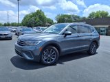 Used 2022 Volkswagen Tiguan SE image 2
