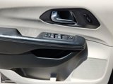 Used 2022 Chrysler Pacifica Touring-L image 6
