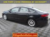 Used 2019 Ford Fusion SE image 2