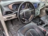 Used 2017 Chrysler Pacifica Touring-L image 2