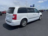 Used 2016 Chrysler Town & Country Touring-L image 5