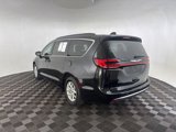 Used 2022 Chrysler Pacifica Touring-L image 5