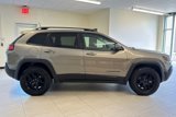 Used 2020 Jeep Cherokee Trailhawk image 3