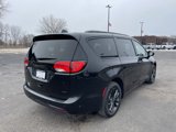 Used 2020 Chrysler Pacifica Touring-L image 3