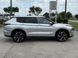 Used 2023 Mitsubishi Outlander SE image 3