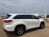 Used 2017 Toyota Highlander LE image 4