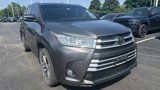 Used 2019 Toyota Highlander XLE image 2