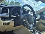 Used 2017 Toyota Highlander Limited image 2