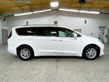 Used 2020 Chrysler Pacifica Touring-L image 5