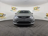 Used 2020 Chrysler Pacifica Touring image 3